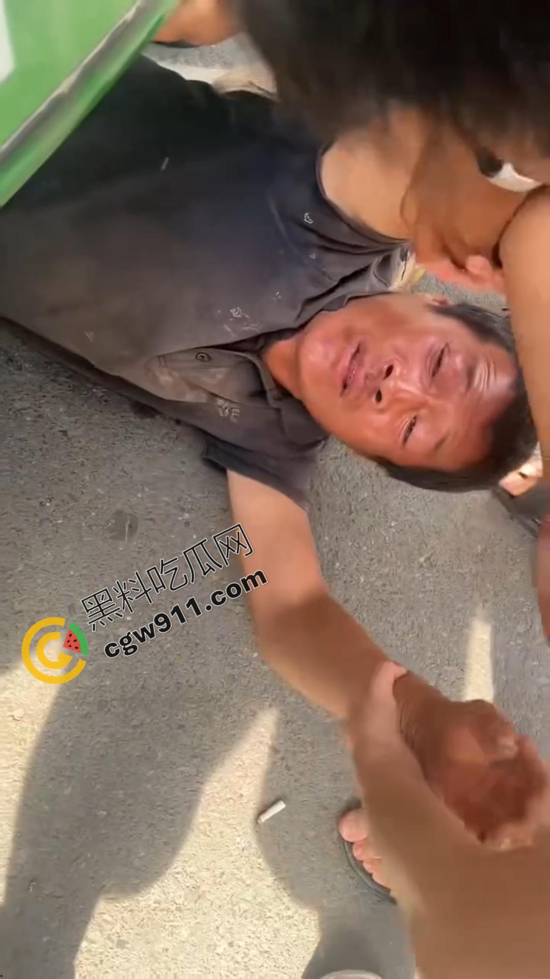 绥化庆安车祸惊魂:的士车惊险碾压男子,众人齐心搬车救人,男子一开口竟让众人哭笑不得-8