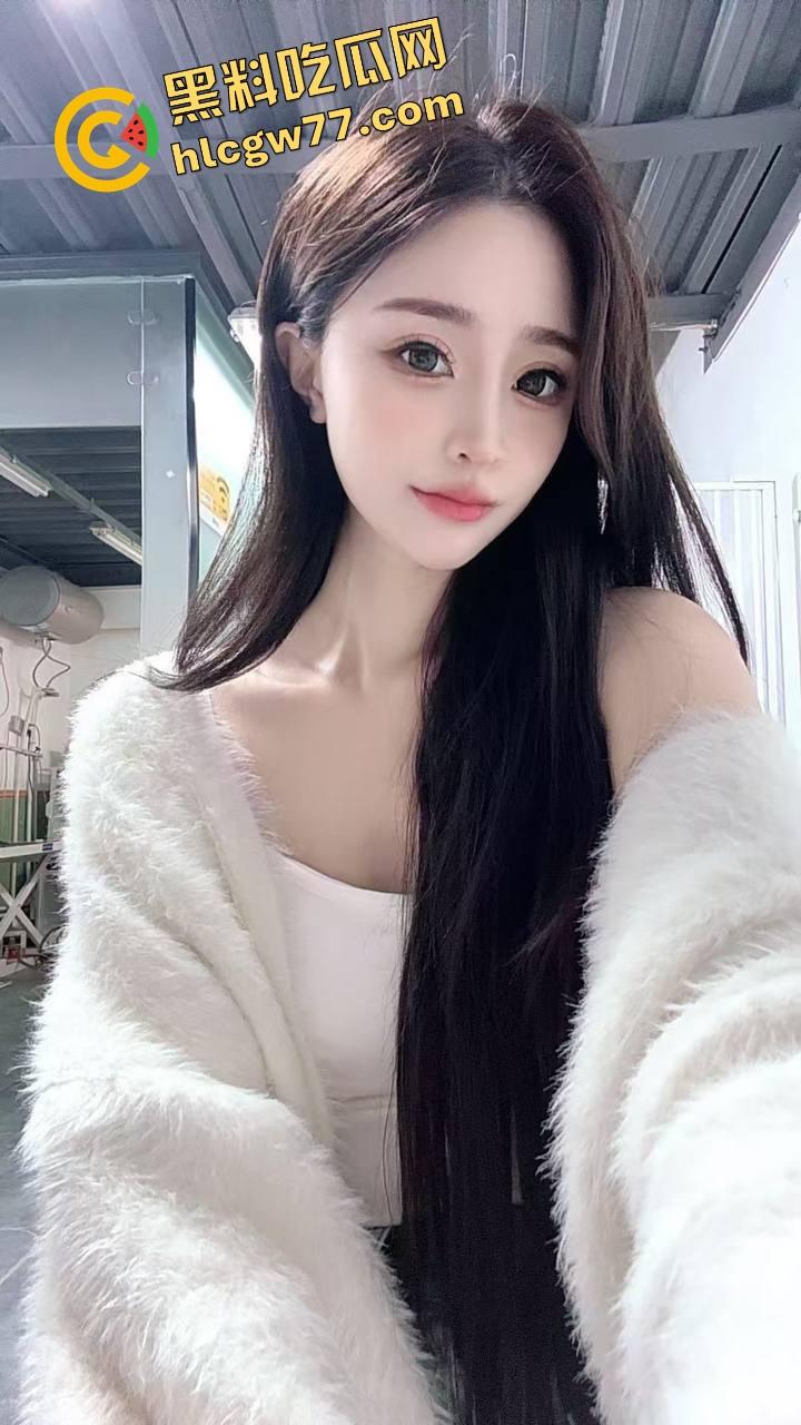 珠海绿帽老公带性瘾人妻 约三单男酒店玩4P 鸡巴都快吃不过来了 撅起肥臀被不停插！-4