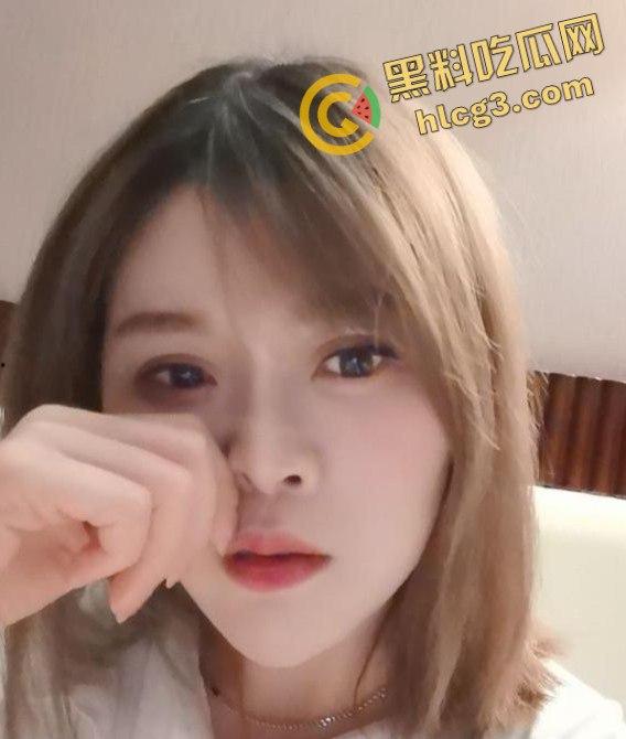 成都上岸美女骚鸡『丘丘』私密视频外泄！丰乳肥臀绝美身材镜前被男友后入狂草！-2