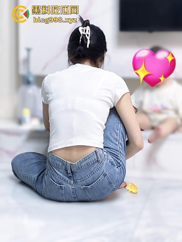 反差人妻【兔兔】推特翻车!优雅骚妻停车位拉进楼道,跪地扒裤九浅一深顶到底!-31