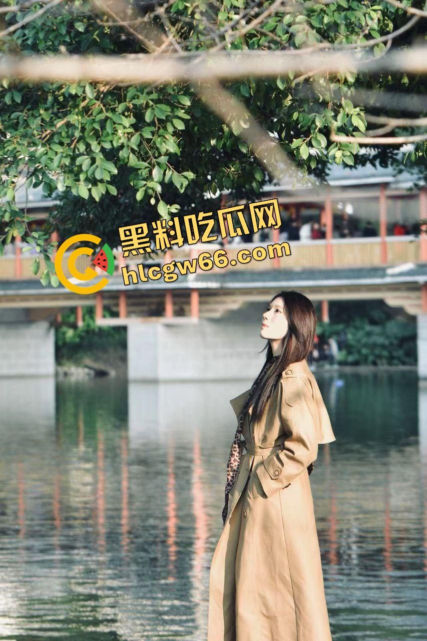 后入神器不是姿势,是肛塞!肛塞就是女友的钻石耳钉,后入角度一看骚得优雅,真他妈赏心悦目!-5