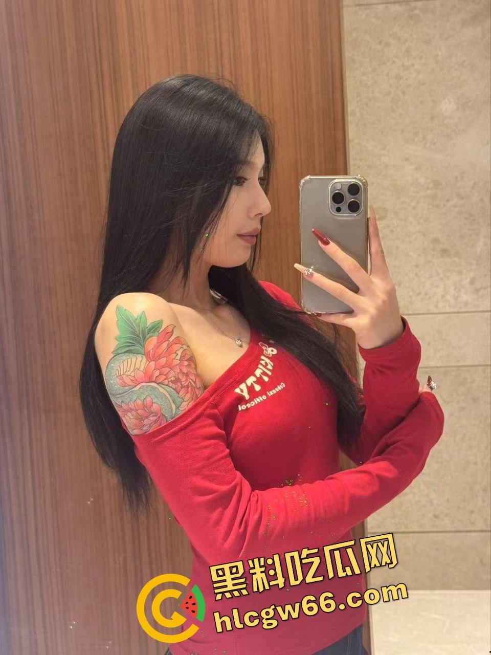 后入神器不是姿势,是肛塞!肛塞就是女友的钻石耳钉,后入角度一看骚得优雅,真他妈赏心悦目!-7