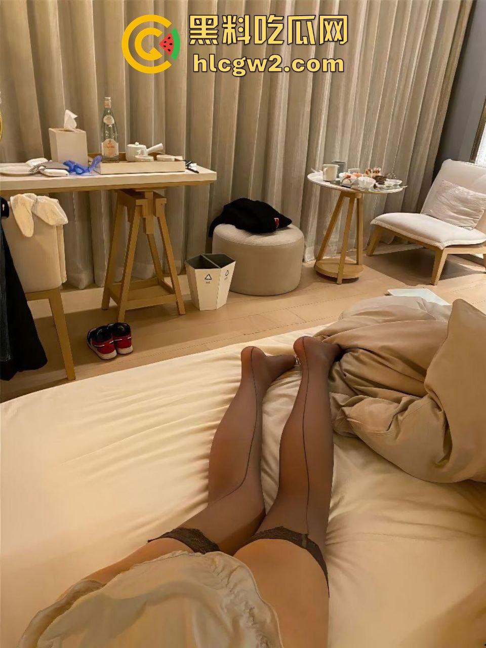 陌陌撩骚一年终得手！已婚少妇『邝雪婉』偷吃被拍，全程录像发出共享 吃饱不忘兄弟喝汤真仗义！-12