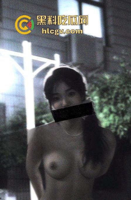 武大高颜值清纯少女【依依】被金主调教成母狗!全国各地旅游打卡露出,逼过流水雁过无声!-11