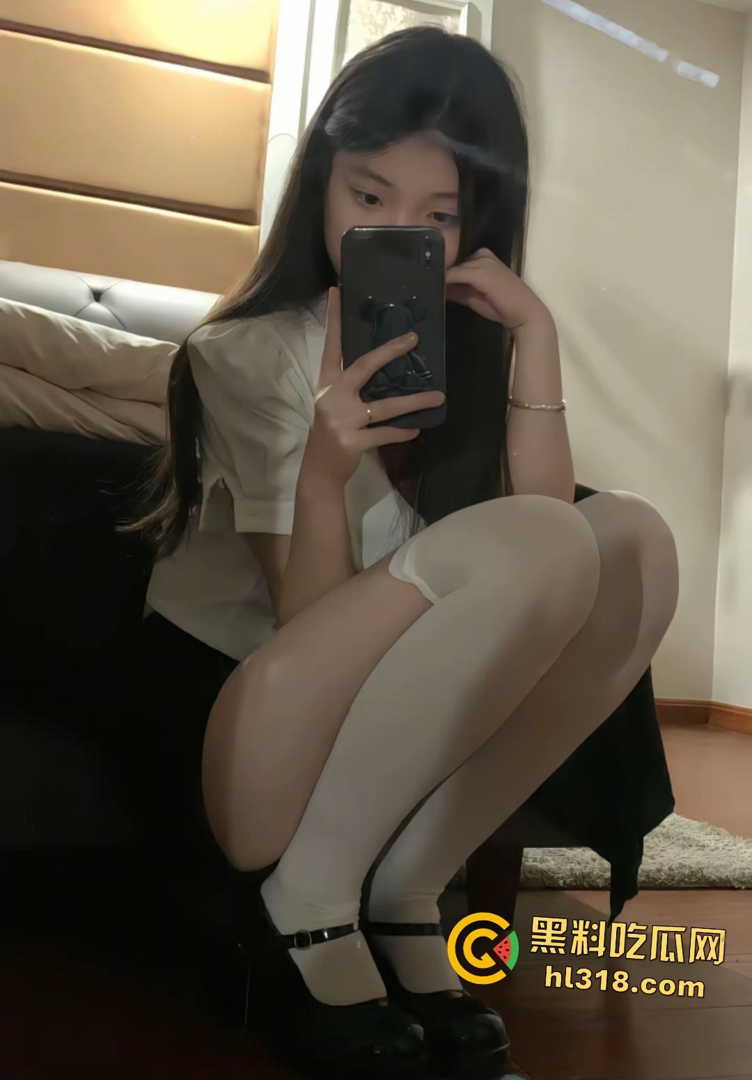 抖音【07868】现实和抖音判若两人,只剩一张嘴惊呼鸡巴好大,JK制服乳交,再大的鸡巴都要被榨干!-3