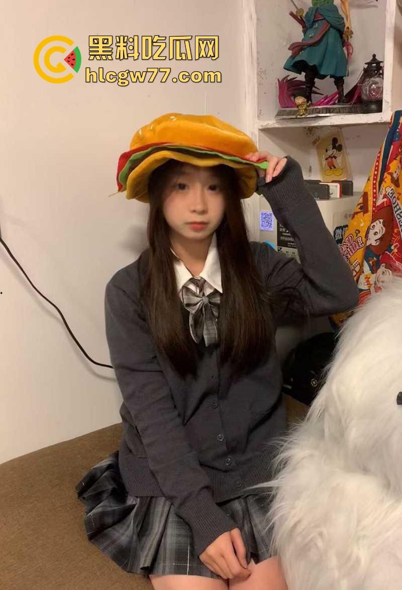 湖北襄阳清纯学生妹【张婧涵】露脸裸舞沦为金主小母狗 从校园乖乖女秒变淫骚小野猫！-1