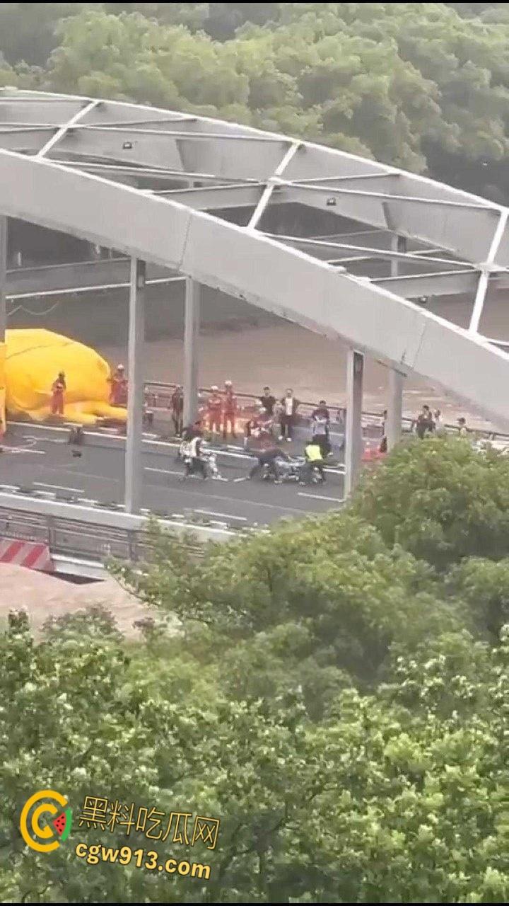 宁波一男子抛妻弃子，净身出户出轨怀孕四月女主播，结果女主播要分手，万念俱灰跳桥 ！-8