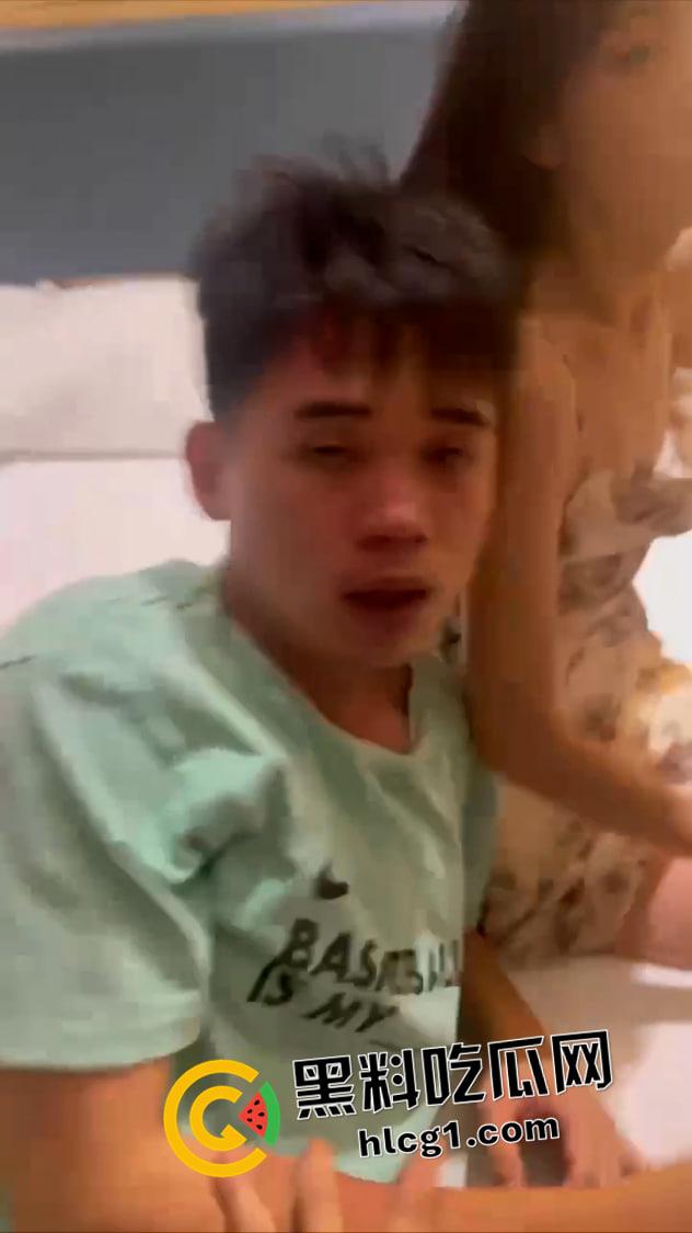 防城港大瓜！出轨小六岁小三被上门捉奸 打的头破血流还一脸不服-6