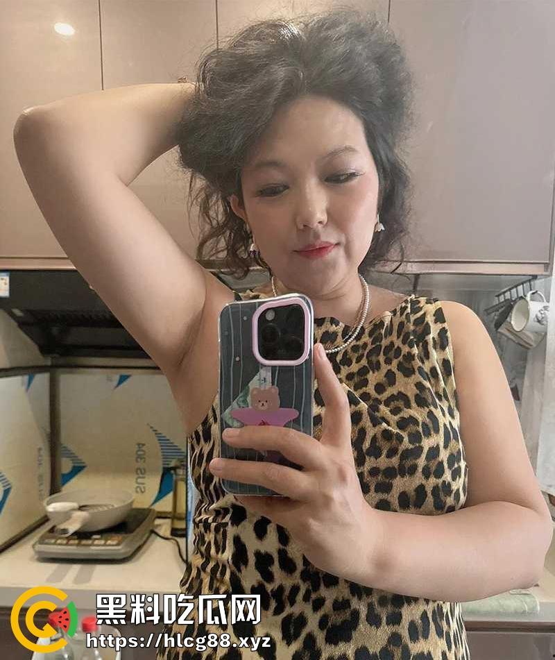 金鸡独立荡秋千 教练我想学这个 女的看样子要激动坏了 待会肯定要大战！-4