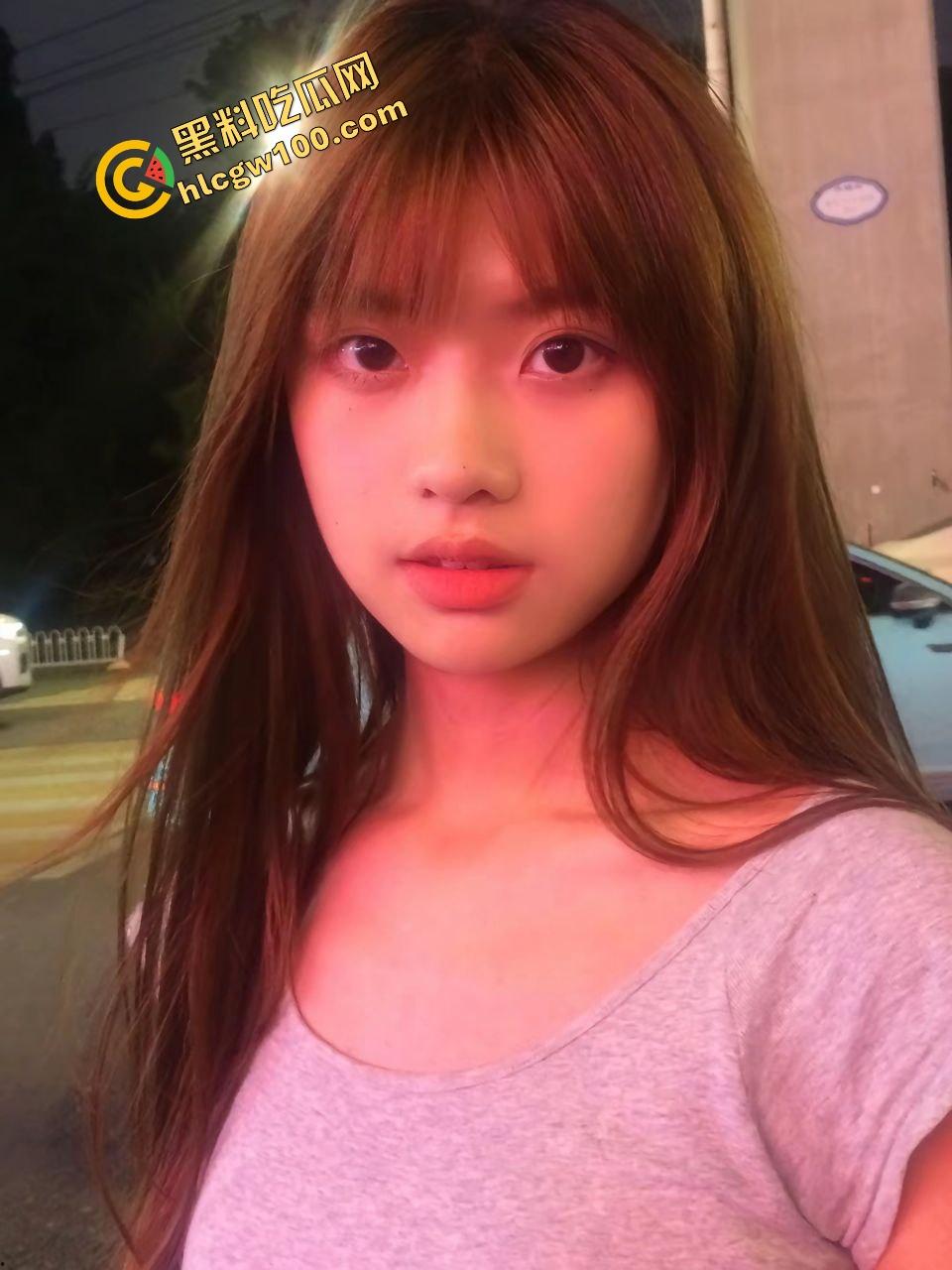 武汉职业技术学院反差骚婊【王楚茜】私底下的淫乱痴女,分手遭男友曝光骑乘性爱!独家流出!-1