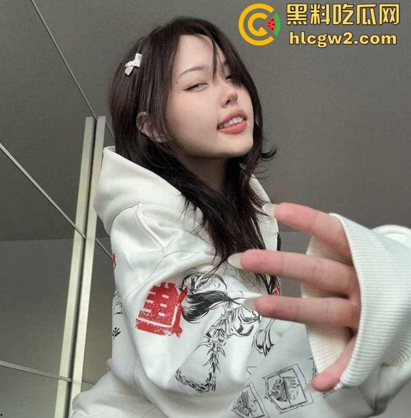 独家曝光!北京三里屯太古里 高颜值健身美女【李卓莹】大尺度自拍福利视频流出 圆润美乳一线天小穴令人血脉喷张-6