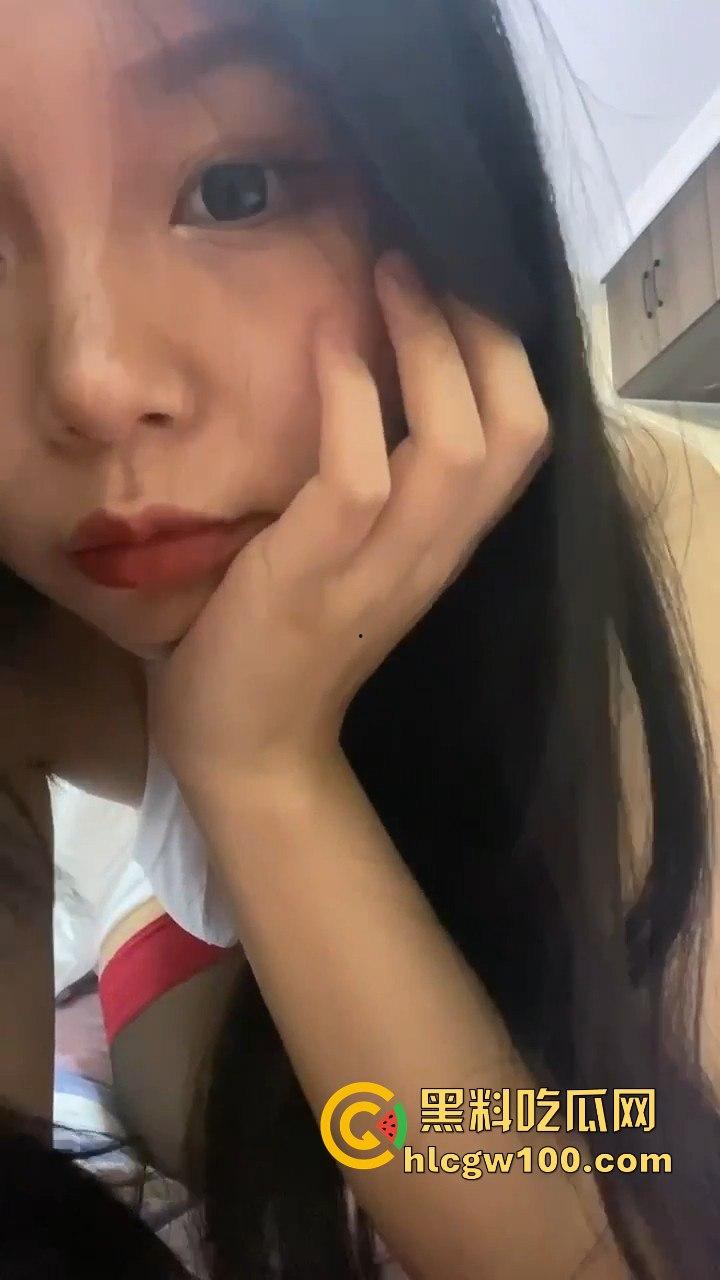 巨乳学生女主播【小咪酱】最新大尺度福利视频，骚货露脸全裸自慰表情十分有看点，小编推荐！-4