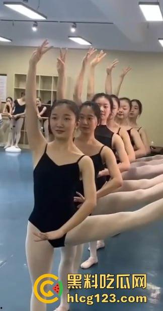 郑州艺校芭蕾妹子被包养，金主定制裸舞！许老板玩的这么高端，进去真不冤！-5