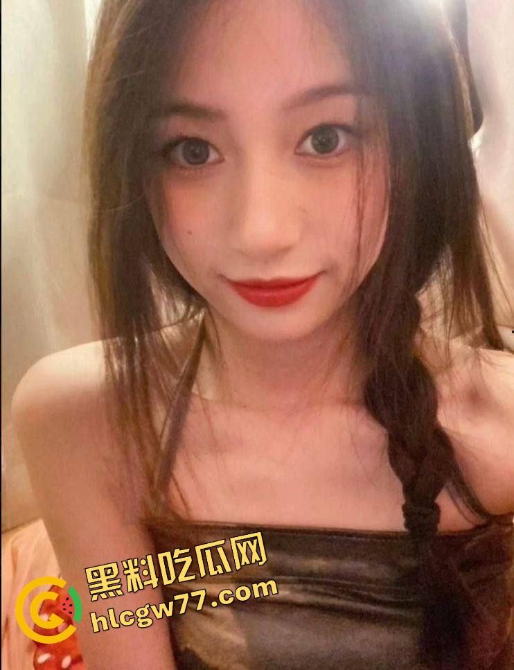 太原酒店约炮淫乱小母狗主动喊上门,撕破黑丝爆操后入,叫得像发情发疯一样快来让姐姐吃鸡!-1