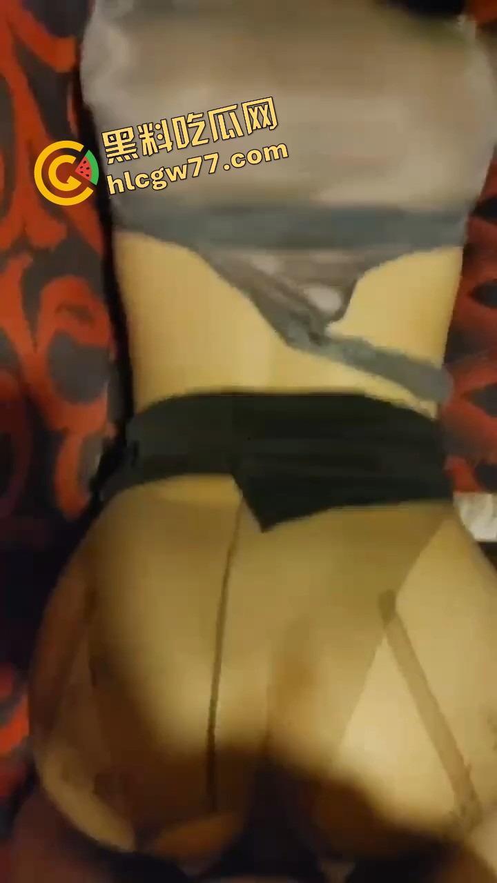 太原酒店约炮淫乱小母狗主动喊上门,撕破黑丝爆操后入,叫得像发情发疯一样快来让姐姐吃鸡!-6