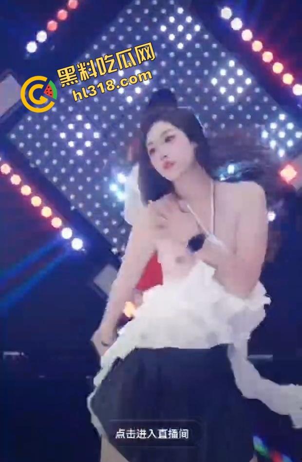 抖音团播跳舞激情过头，女主播衣服掉了俩奶子全露，自己还跳得贼开心，直播间直接封号！-10