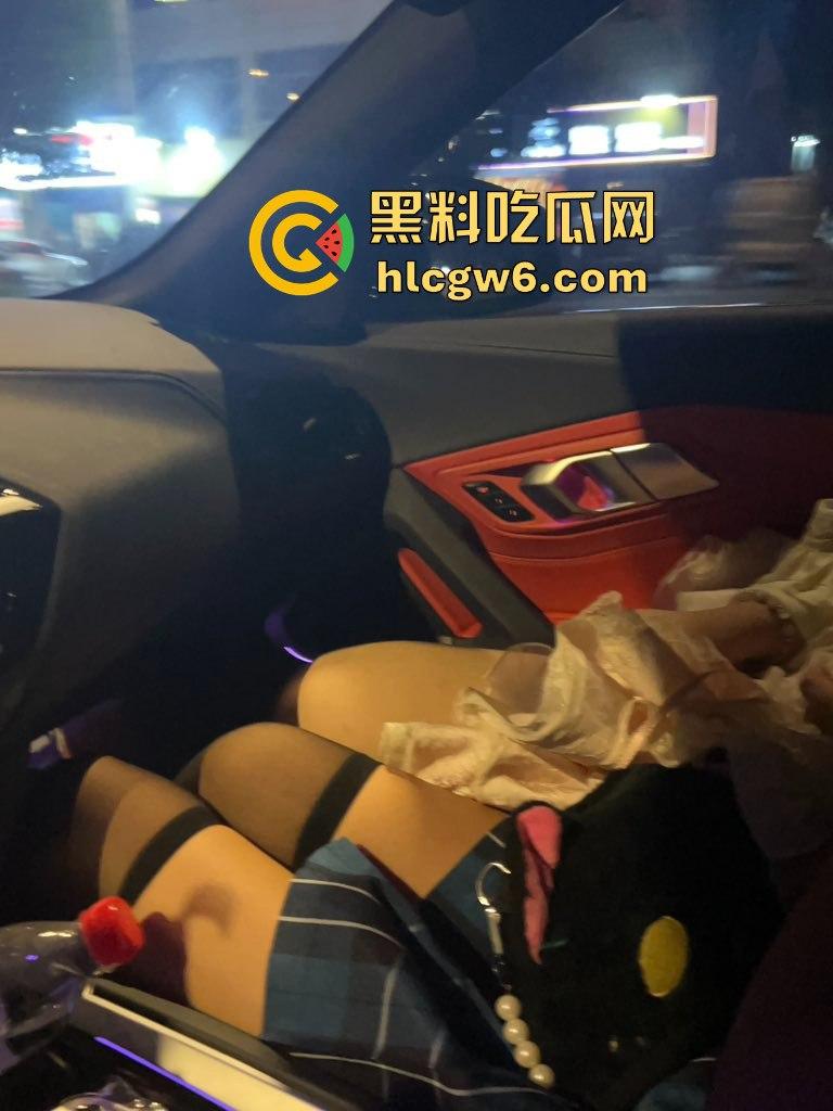 调教界狗链子缠脖的祖师爷【Nic学长】 百人斩专操05后学生妹，妹子一放学就当母狗，灌尿抽脸无套操到浪叫！-10