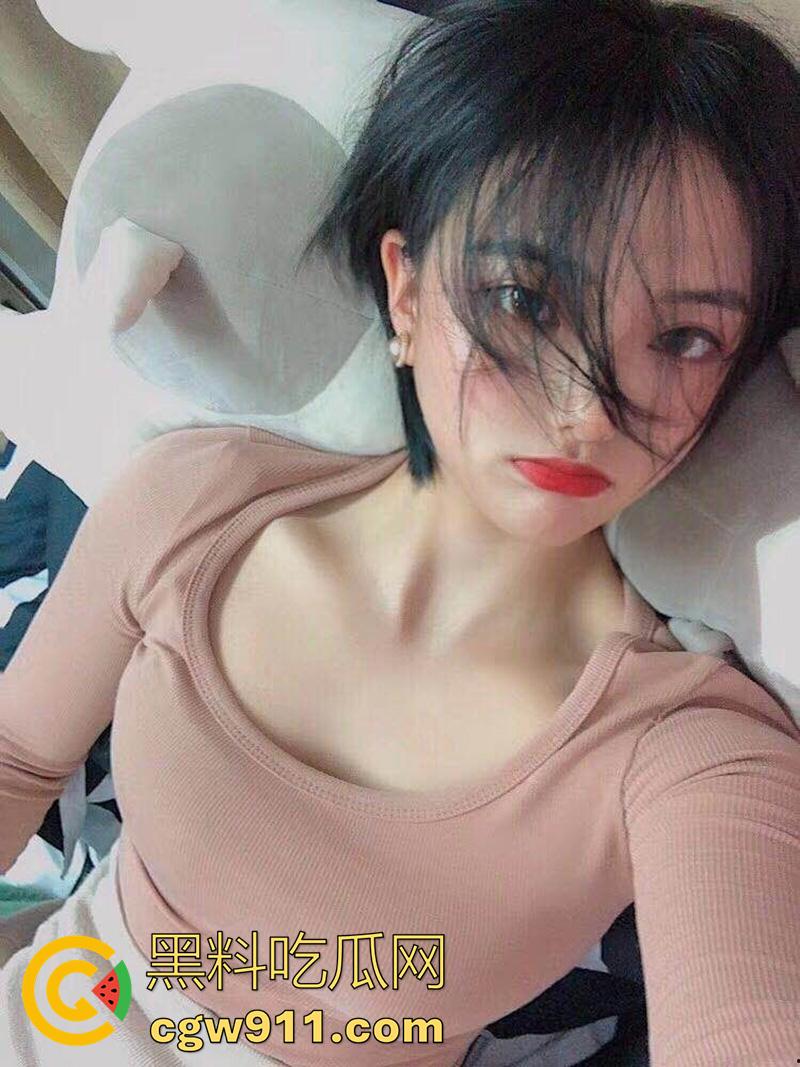 上海顶级翘臀网红私教【咸蛋小姐】，细腰肥臀极致诱人，只要付费找她当私教，就能压在身下随便操，这屁股真没谁了！-1