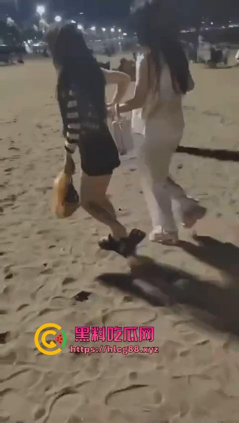 泰国街头搭讪之狼,见女就尾随跟问2000能否操一炮,不行装小鬼子喊摩西摩西花姑娘打炮的要不!-7