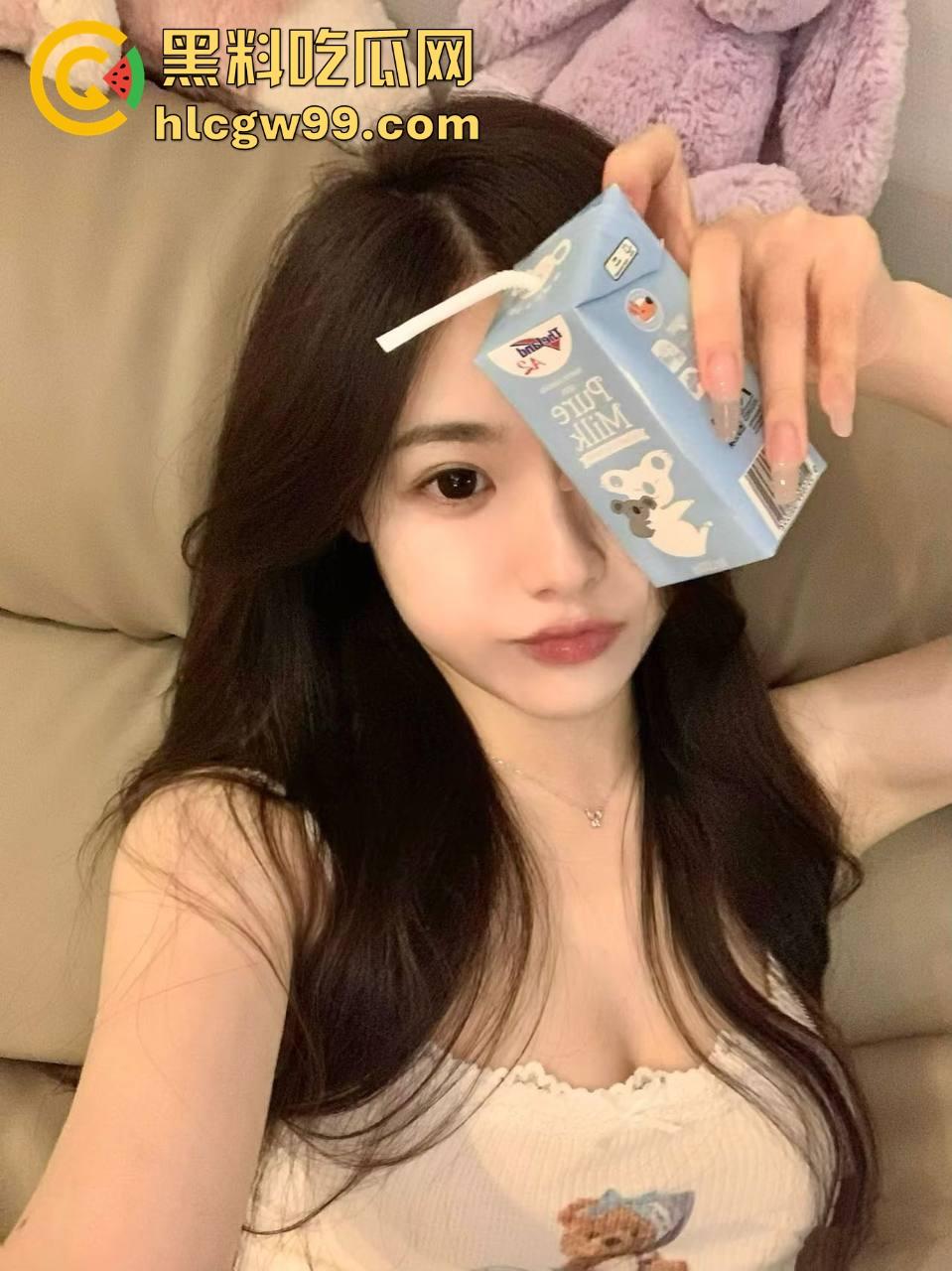 广州护士实习生『蓝美淇』开学前急约一炮,轻微洁癖却爱被抠逼,抠到手水肿,这逼是真湿还是有毒?-2