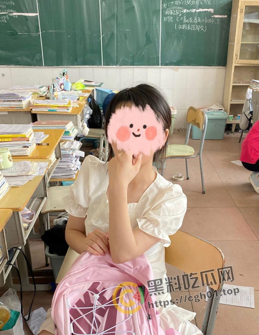 推特重口福利姬【荔枝不是荔枝】肛门深度开发 三穴同时吐白沫 玩的比自己的逼都花 付费内容大合集-2