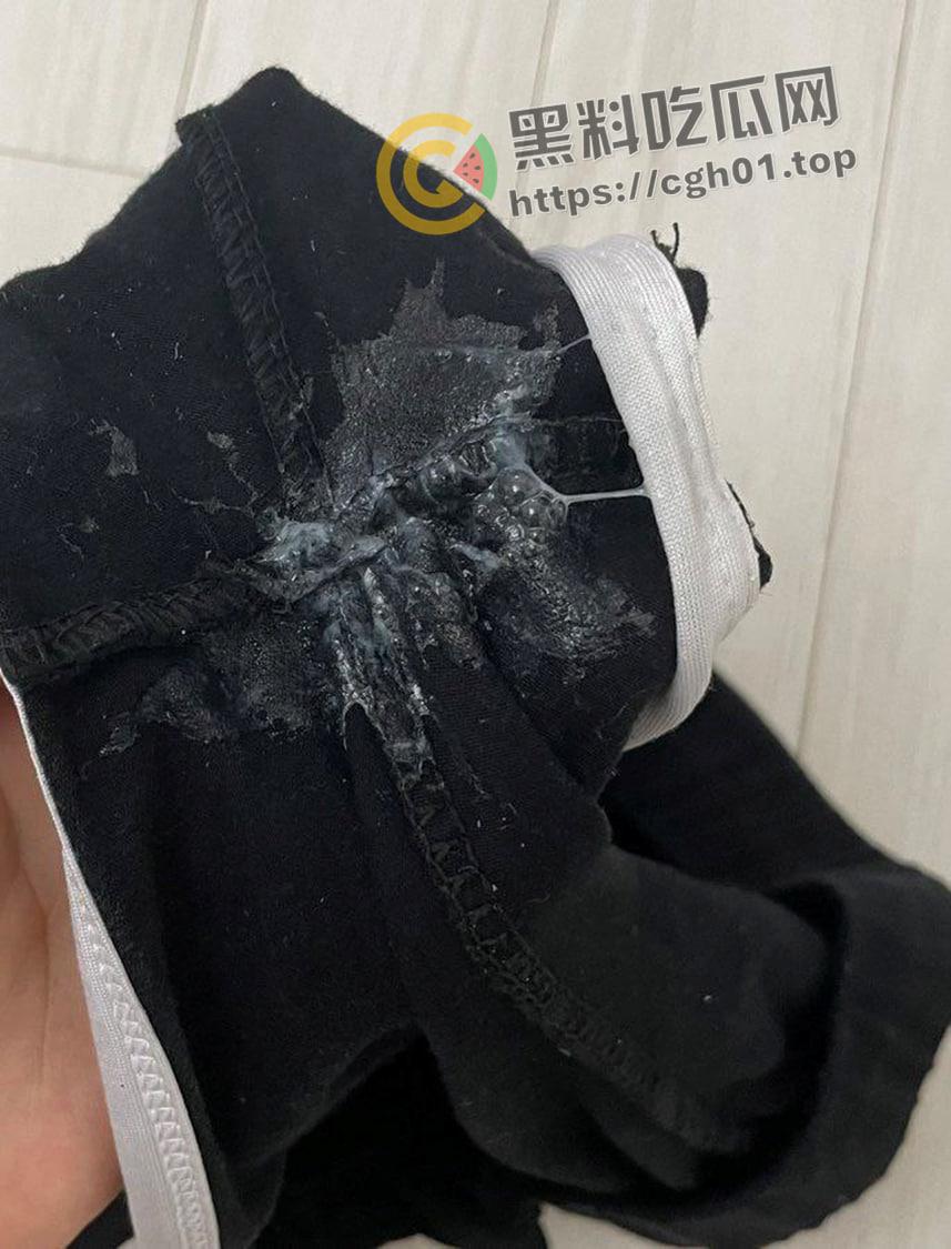 推特重口福利姬【荔枝不是荔枝】肛门深度开发 三穴同时吐白沫 玩的比自己的逼都花 付费内容大合集-27