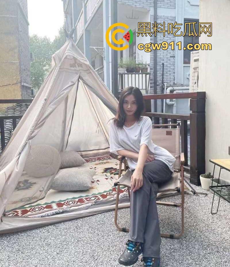 杭州外国语学院【肖璋慧】为取悦金主毫无下限 车震受虐3P无所不能，爽到浑身抽搐高潮不止！-5