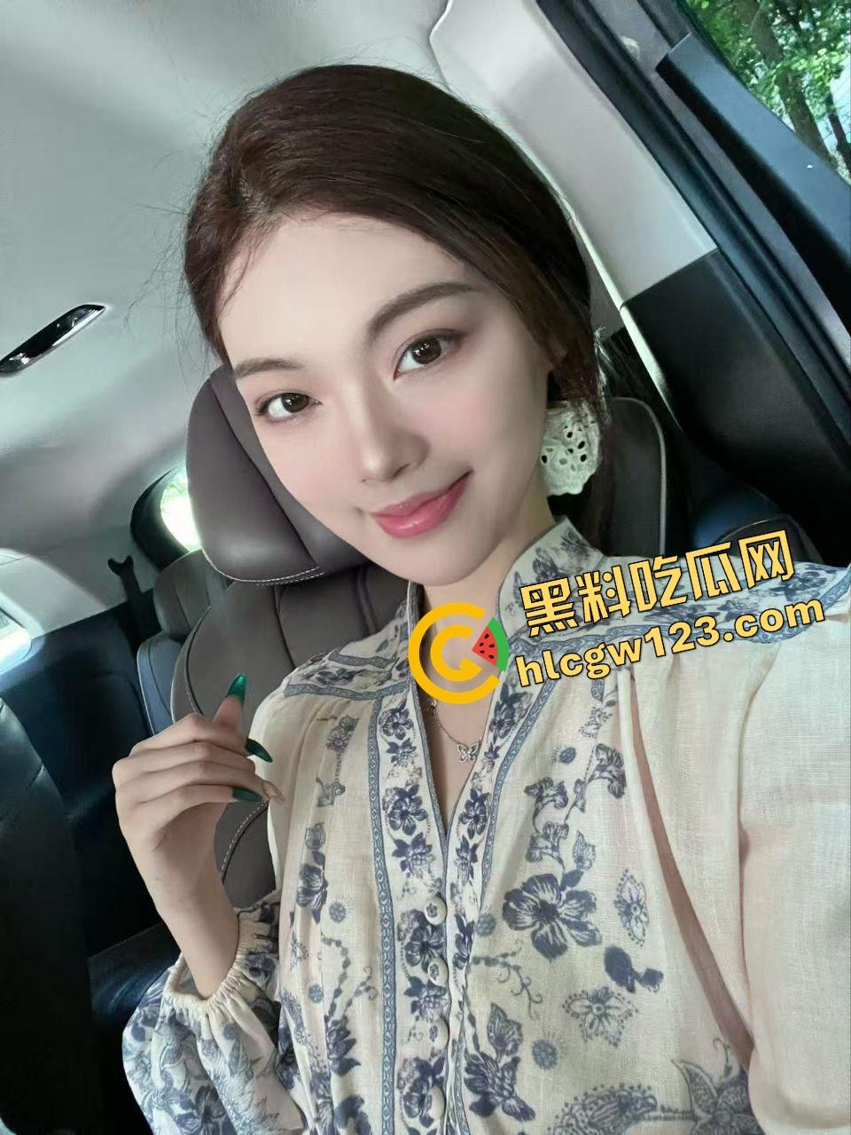 群友爆料前女友【宋蒨】JK黑丝公交车，02年小骚货不上班专靠男人养，两年感情换一顶绿帽！-5