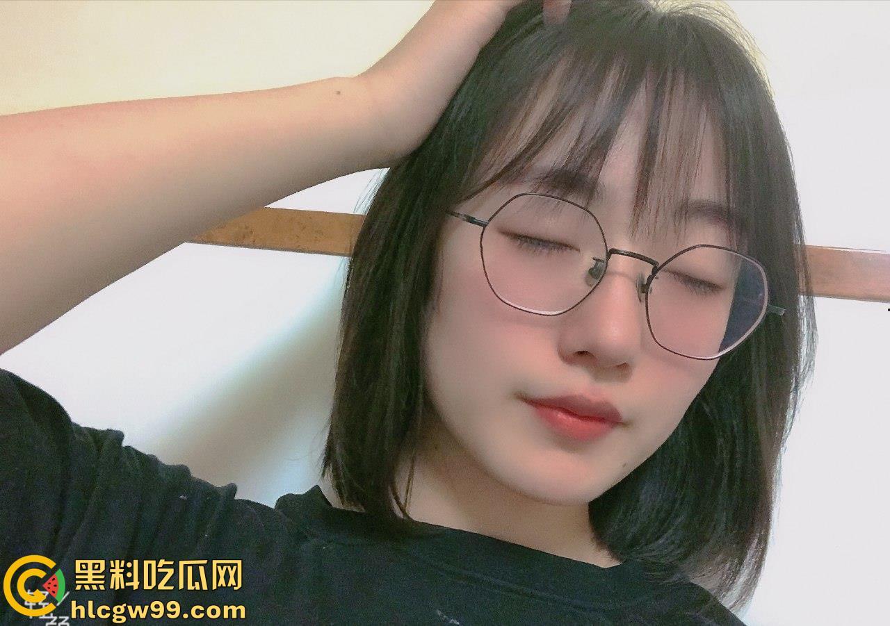 真实大奶反差母狗【林子袆】，变态老哥调教小嫩骚逼自慰淫水直留，表兄妹演绎背德快感-4