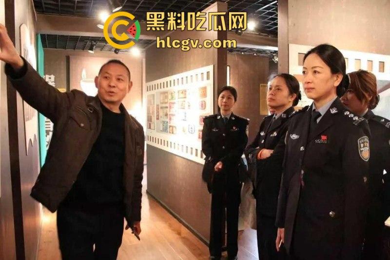 湖北省宜昌市公安局女局长【郑兴华】上厕所被前夫大胆偷拍 美臀鲍鱼清晰露出!-3