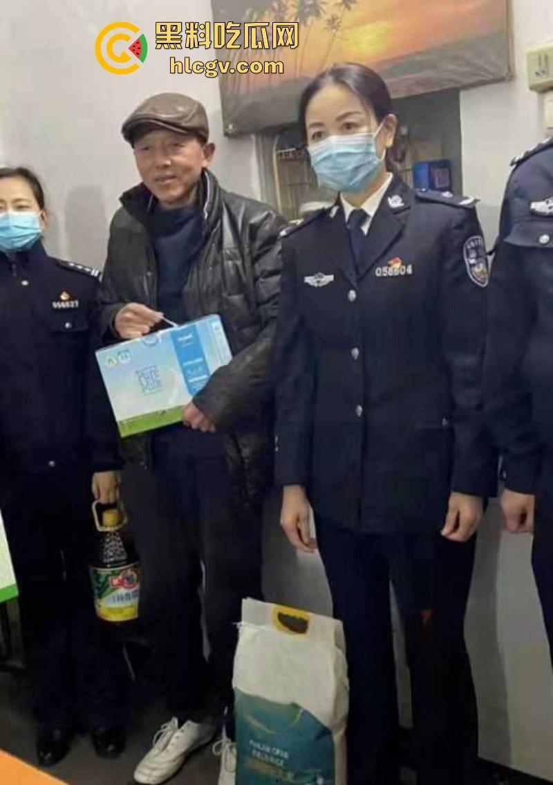 湖北省宜昌市公安局女局长【郑兴华】上厕所被前夫大胆偷拍 美臀鲍鱼清晰露出!-4