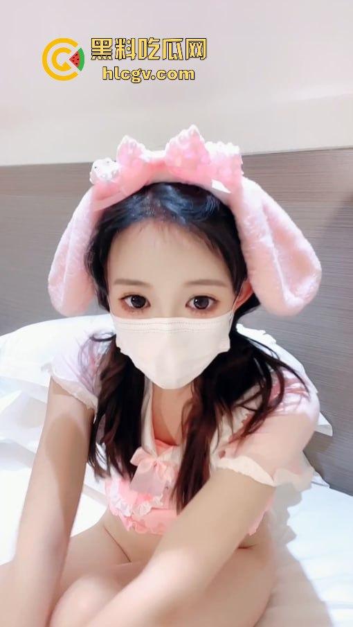 广西清纯厂妹【胡小宁】下海变身母狗！大叔暴操粉穴嫩妹，颜值稚嫩却毫无保留掰腿狂插！-4