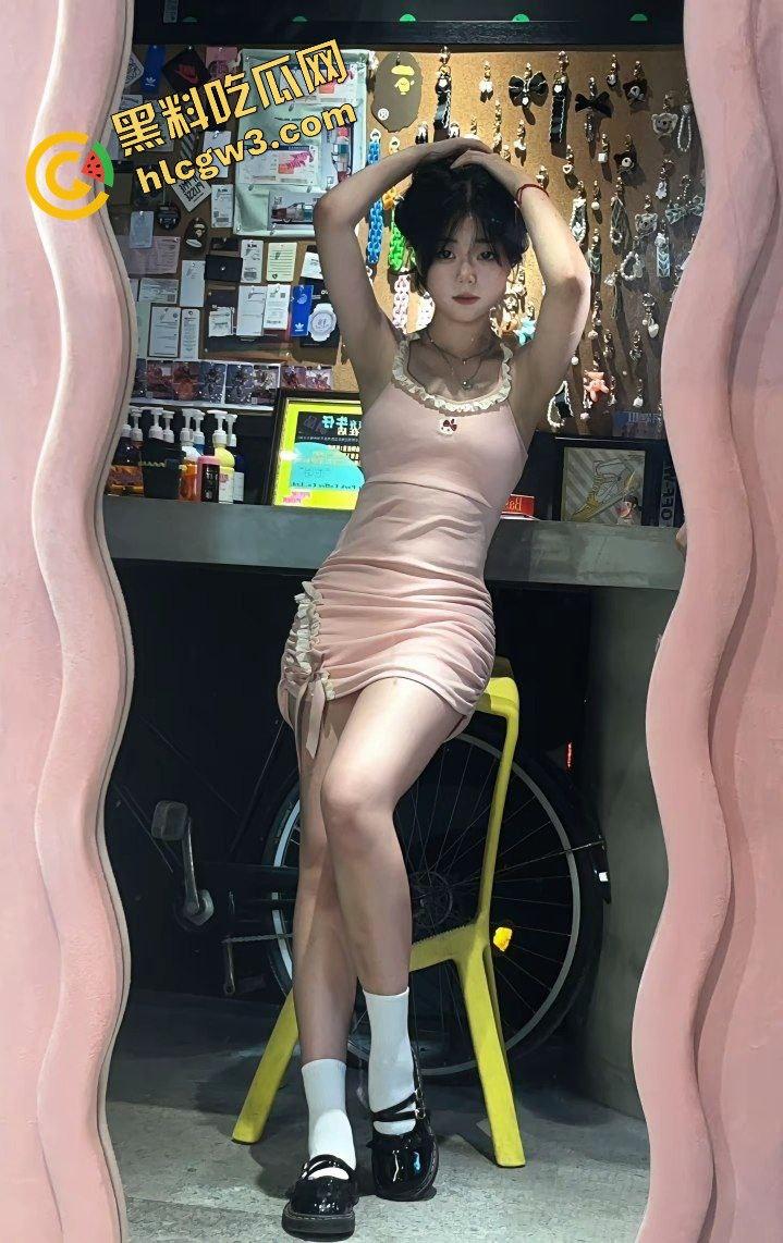 浙江汽车职业学院清纯反差嫩妹『袁舒涵』曼妙身姿全裸出镜 学长家后怼输出淫穴！原创独家流出！-5