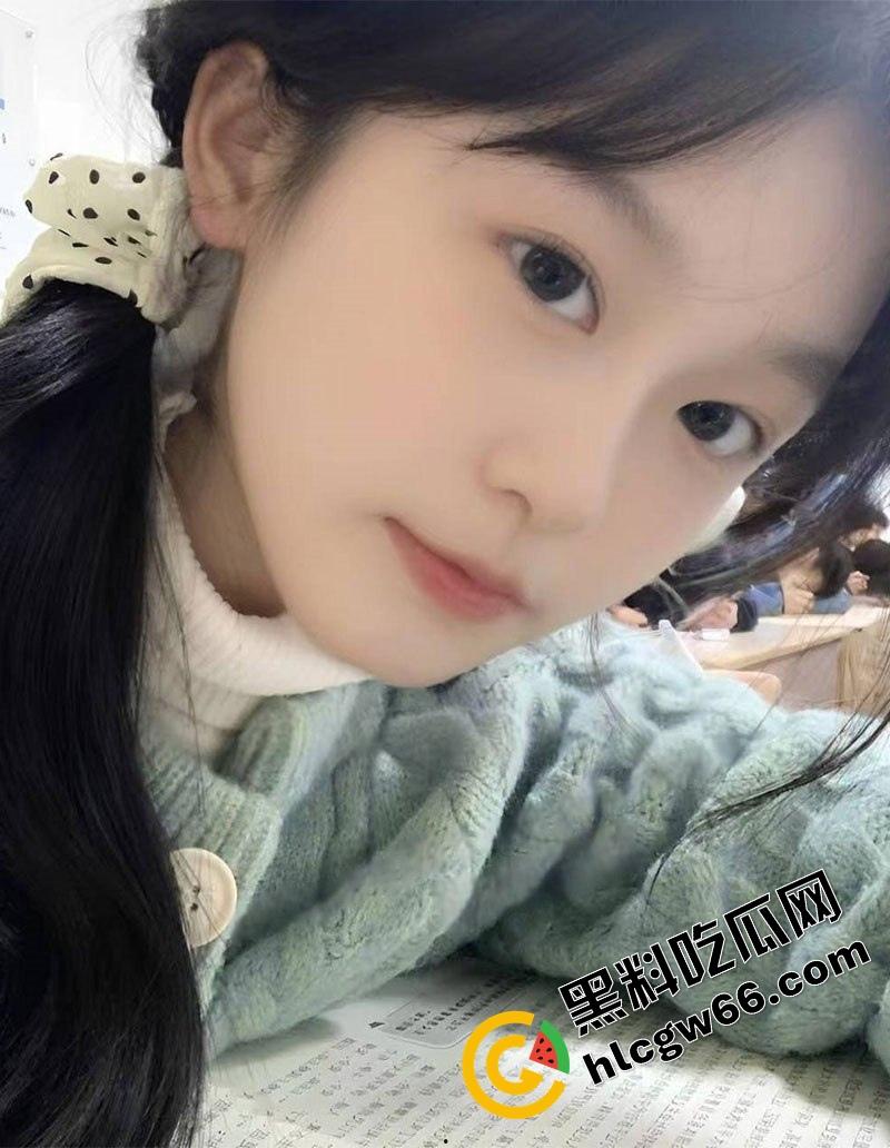 温医大骚货【潘晓蕾】私拍流出，洗澡露奶掰逼诱惑，被猛男后入干到哆嗦，床都干塌了！-4