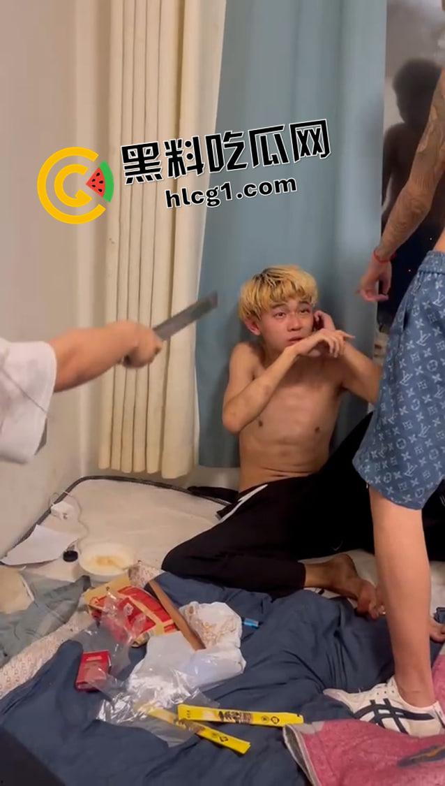 黄毛吊毛和精神小妹又被霸凌 打的身上没一块好的了 这些人是真的不怕打死人吗-5