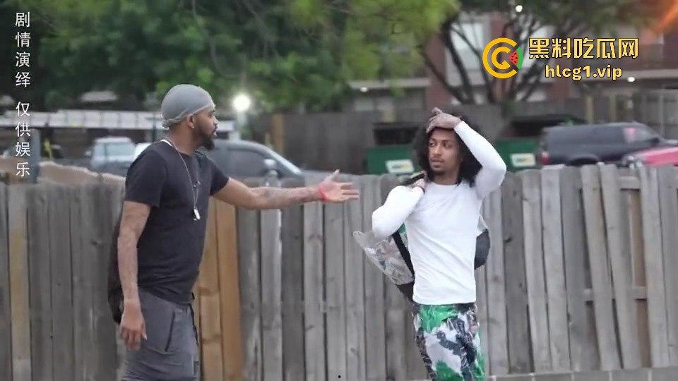 广坎达未来是这样的？黑人小哥背着5万左右走遍美利坚，测试会不会被抢，结果让人意外！-7