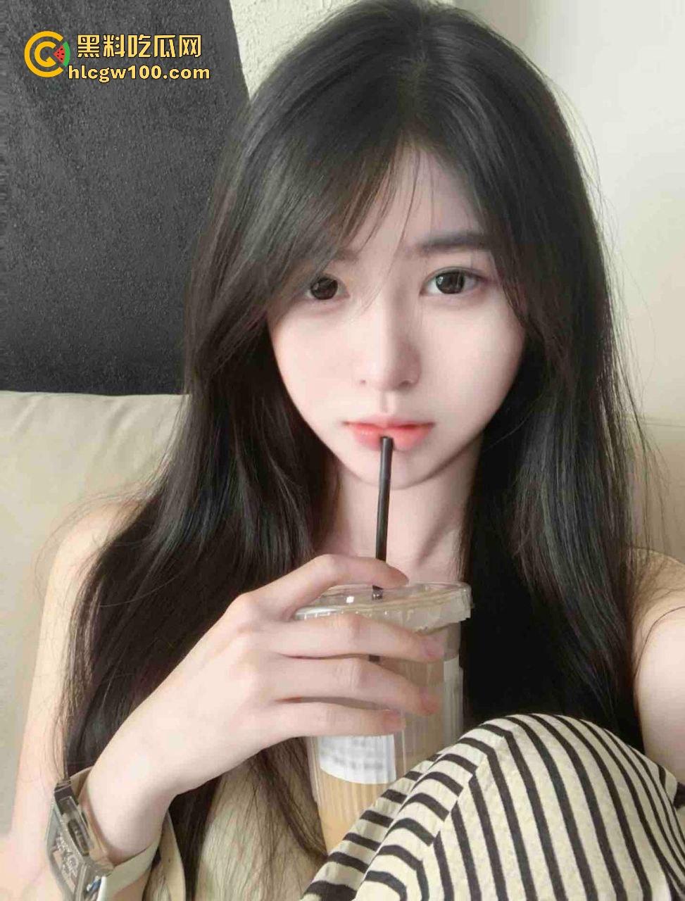 安徽美院【金婉婷】带闺蜜组队找干爹调教，皮鞭伺候拜金女的屁股被抽得像逼一样红，场面骚到不行！-2