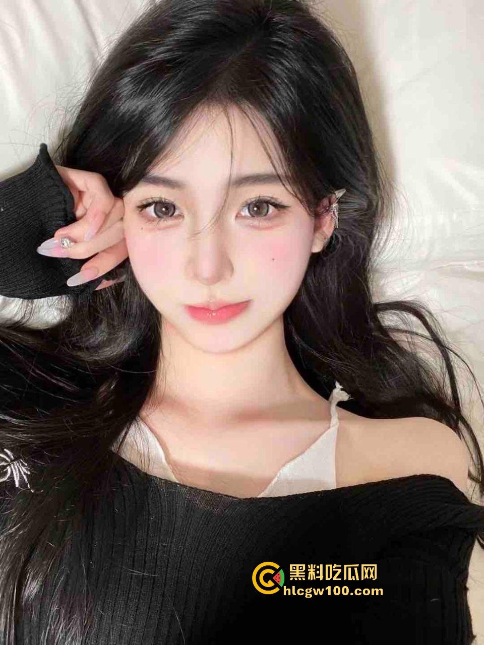 安徽美院【金婉婷】带闺蜜组队找干爹调教，皮鞭伺候拜金女的屁股被抽得像逼一样红，场面骚到不行！-3