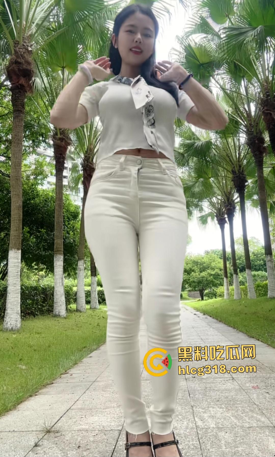 抖音兰花仙子肉丝袜传教士姿势被深插内射，掰开骚逼精液狂流！-2