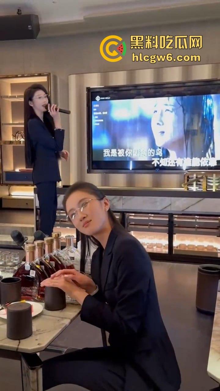 山东KTV传说中的行政套餐！天道酬勤的行政OL包臀裙女秘书，服务到位，难怪公务员考试报名人数年年创新高！-17