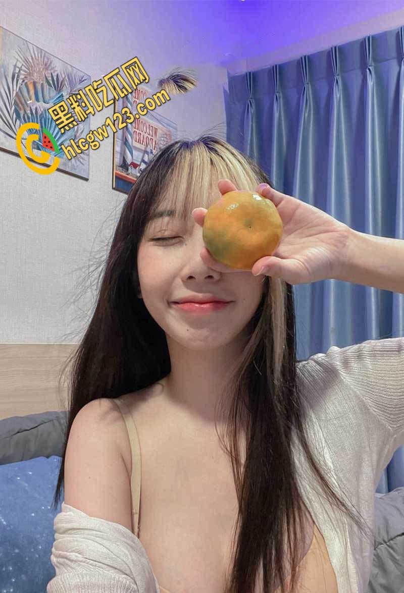 泰国网红【小野猫】火辣登场！限制级视频大秀性感身材，骑乘男友狂野扭臀，浪叫不断！-1