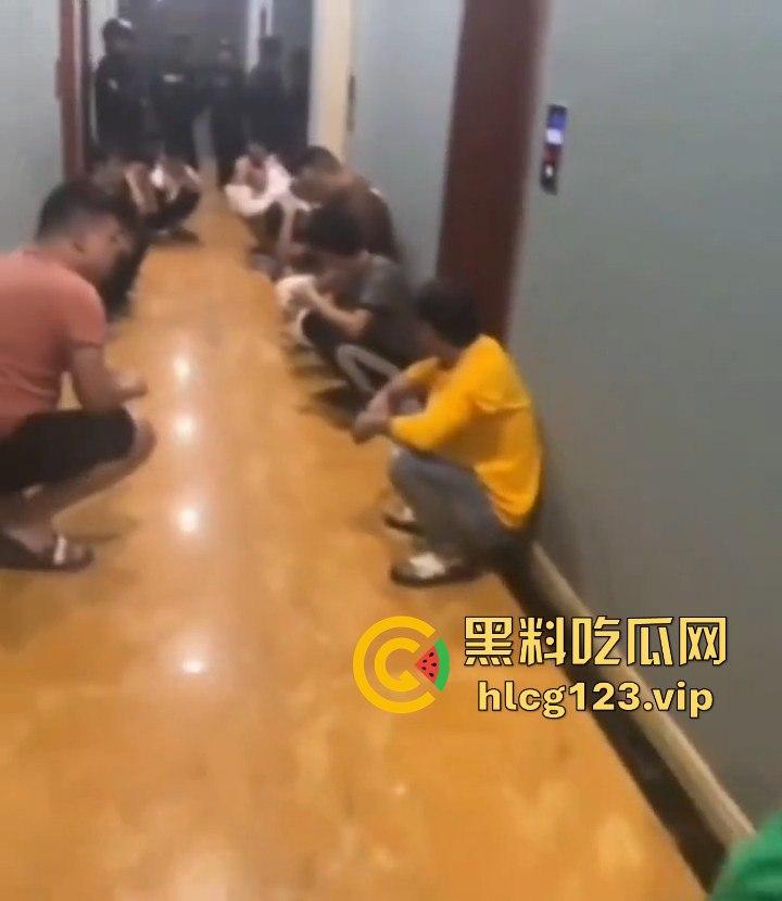 佤邦抓电信诈骗现场直播！一人六机连骗五线，正诈骗得起劲，警察直接端了！-3