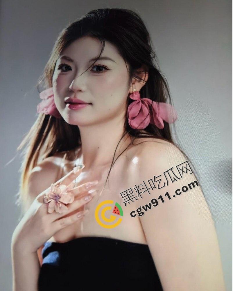 河南新婚夫妻热辣自拍视频泄露!大奶人妻淫水狂喷,骚穴口活绝顶,诱惑不断,让人心动-18