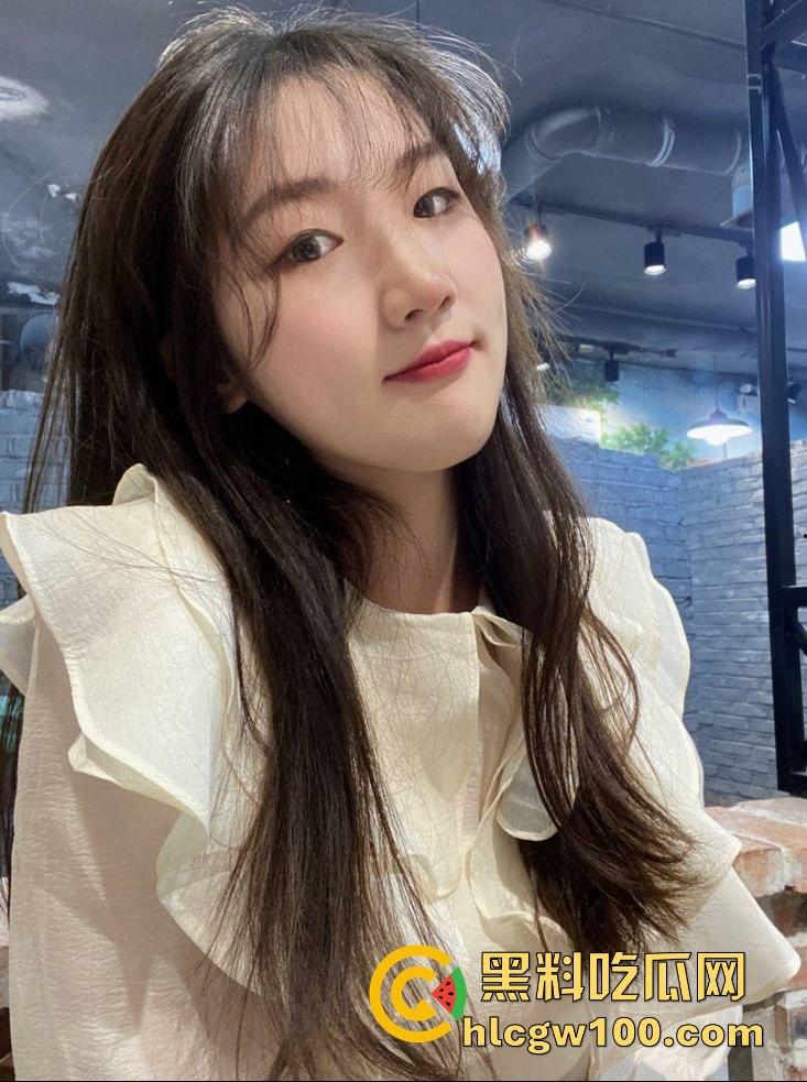 济南师范大三浪逼【李晓薇】嫌男友口活不行,闷骚微坦小骚货专找人舔逼舔到湿,高潮后张开骚穴等着猛操射爆!-1