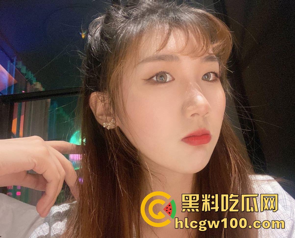 济南师范大三浪逼【李晓薇】嫌男友口活不行,闷骚微坦小骚货专找人舔逼舔到湿,高潮后张开骚穴等着猛操射爆!-5