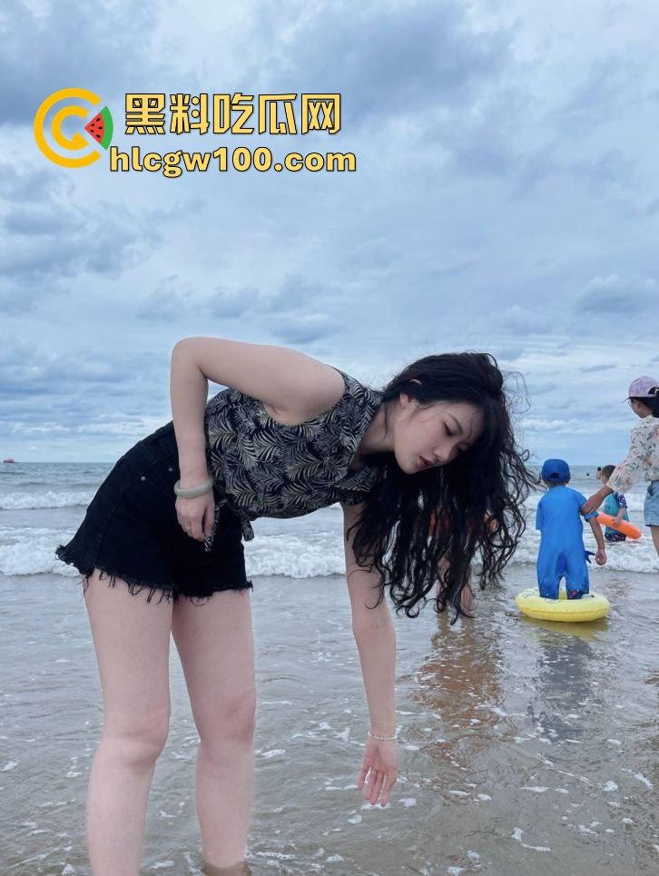 济南师范大三浪逼【李晓薇】嫌男友口活不行,闷骚微坦小骚货专找人舔逼舔到湿,高潮后张开骚穴等着猛操射爆!-11