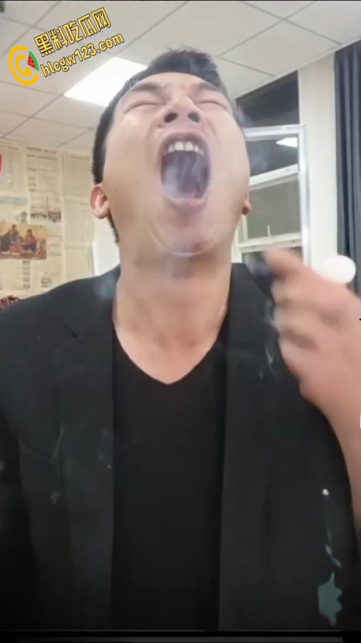 抖音狠人博流量 , 鞭炮嘴炸出血，脑残操作震惊全网 ！-5