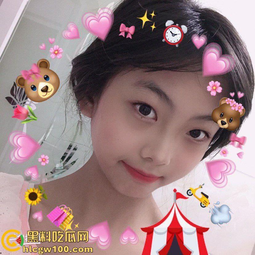 06年河北高三舞蹈系清纯嫩妹【戚畔】，黑丝一字马自慰跪地叫爸爸，揉胸自慰厕所喝尿-4