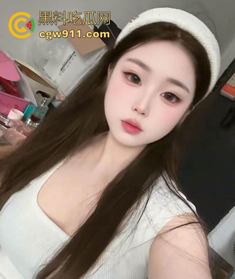 广州台球助教【秦文岚】知性优雅气质迷人,谁知私下反差拉满化身骚浪尤物,大奶翘臀镜前被金主掐脖后入爆操!-1